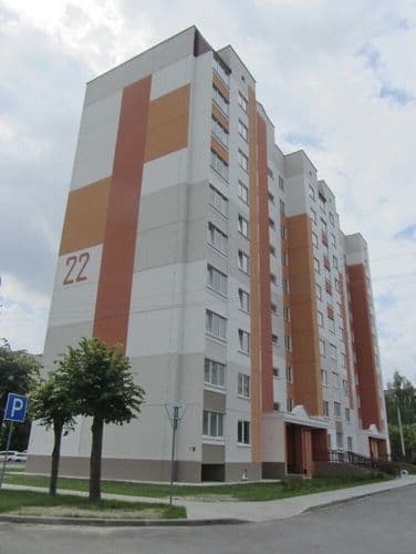 В самом центре Новобелицы, между остановками «2-я школа» и «Ленинградская», продаётся светлая, теплая и очень уютная квартира. СОСТОЯНИЕ И РЕМОНТ: Вы...