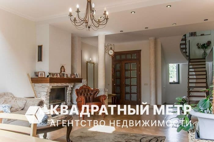 Предлагаем вам коттедж полностью готовый к проживанию с гаражом, участком земли и банным комплексом в самом центре Минска! Дом построен в 2008 г., мат...