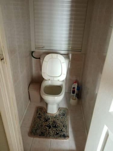 Сдается чистая уютная квартира для комфортного проживания. Находится в пешей доступности от ТЦ Тринити, лесопарка Румлево. Магазин в 20 метрах от подъ...