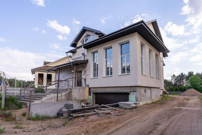 Современный жилой дом по индивидуальному проекту с великолепным видом г. Минске! - идеальное расположение для любителей жизни в доме; - уютная улочка ...