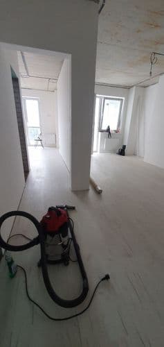 Продаётся 2х уровневая квартира с частичной отделкой и коммуникации на 4м и мансардном этажах,есть дизайн проект,подробности по телефону.