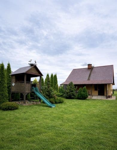 Уютный дом возле леса