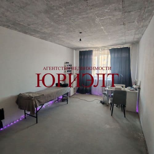 Продается 1-к квартира в доме малосемейного типа на пр-те Космонавтов, 98. 5/9 этаж кирпичного дома 1980 года постройки. Установлено окно ПВХ, санузел