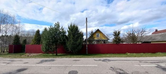 Добротный деревянный дом 2002 года постройки, с мансардой. Дерево ухоженное, постоянно обрататывалось. Большой участок - 25 соток. Много плодовых дере...