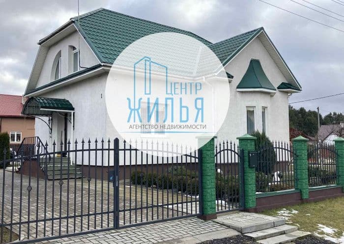 В продаже готовый к проживанию коттедж в микрорайоне Южный. Площадь – 134/84/14 м2. Блочный дом 2007 г. постройки, кровля выполнена из металлочерепи...