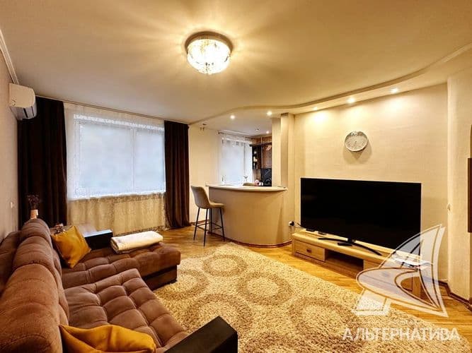 2-комнатная квартира, г. Брест, б-р Шевченко, 1963 г.п., 1 / 5 кирпич, 43,3 / 43,3 / 26,7 / 6,3, санузел совмещенный, стеклопакеты, межкомнатные двери...