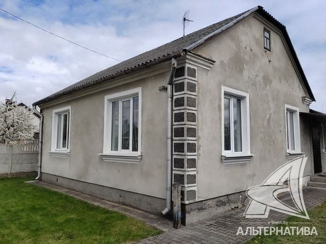 Жилой дом в г.Бресте. 1970 г.п. 1 этаж. Общ.СНБ - 83,8 кв.м, общ.- 78,7 кв.м, жил.- 53,9 кв.м, кух.- 10,3 кв.м, высота потолка - 3,00 м. Стены: матери...