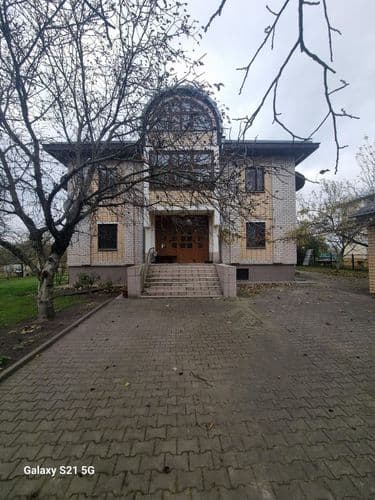 Продаётся элитный трехуровневый кирпичный коттедж для комфортной жизни. Коттедж находится в г.Барановичи по ул.Барвяная. Данный объект недвижимости не...