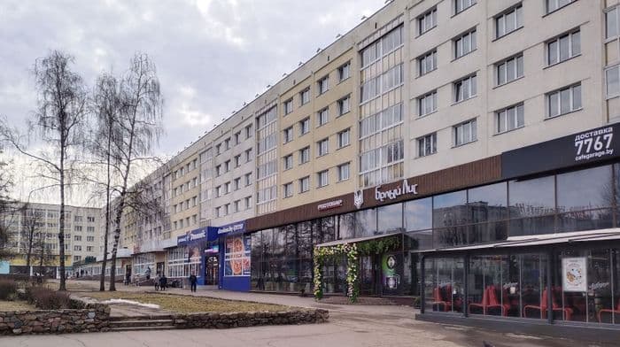 В продаже трёхкомнатная квартира в самом центре города Витебска на третьем этаже пятиэтажного кирпичного дома. Удачная планировка квартиры: раздельные...