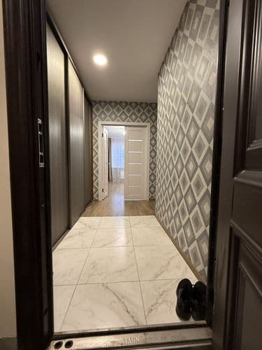 Квартира сдается на длительный срок, предпочтительно парам, семьям. Без животных! Удобное расположение, близко к новой дороге, рядом магазины, школа,...