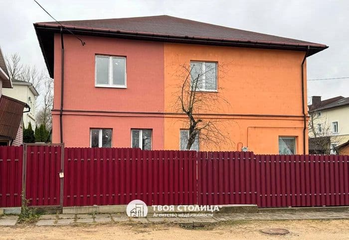 Продаётся квартира в блокированном жилом доме всего в нескольких минутах от живописного Цнянского водохранилища. Это идеальное сочетание загородного к...