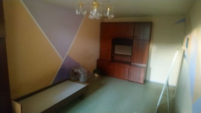 Сдаётся комната 350р + коммунальные (около 60-70р) + залог в размере одной месячной оплаты и коммунальных. Заезжать можно с 25.04 В квартире живут дв...