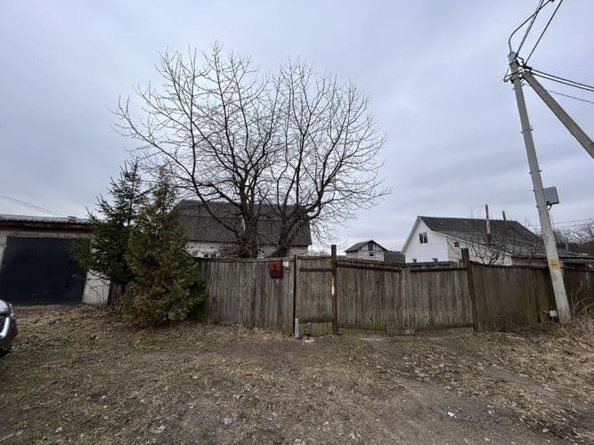 Продается большой дом по ул Киселева в районе м. Боровки, обмен не предлагать, возможен торг, все вопросы уточняйте по телефону, звонить в любое время...