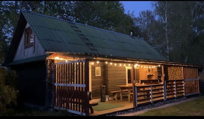 Дом на высоком берегу .