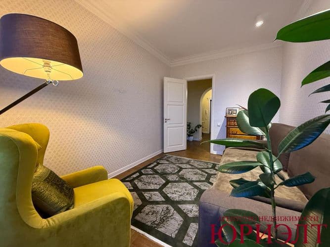 Лот. 74125 В продаже уютная трёхкомнатная квартира, расположена на 4 этаже 5-этажного кирпичного дома 2005 года постройки на улице Карьерная. Общая п...