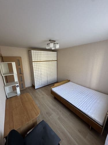 Ищем соседку, 3шка, живут две девушки по 28 лет, ищем на заселение в комнату девушку, не студентка до 35 лет, работает, сейчас хозяин квартиры поднима...