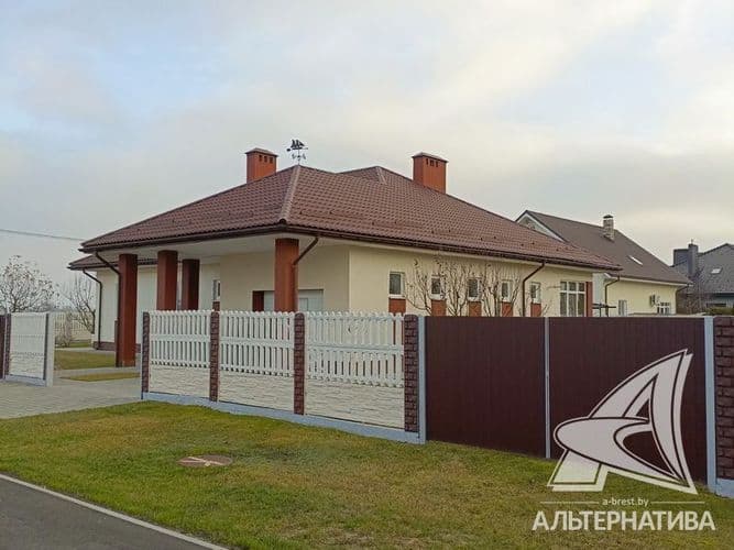 Жилой дом в г.Бресте. 2011 г.п. 1 этаж. Общ.СНБ - 184,0 кв.м, общ.- 133,3 кв.м, жил.- 59,1 кв.м, кух.- 15,4 кв.м. 3 комнаты, высота потолка - 2,90 м. ...