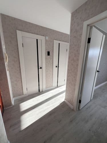 В продаже уютная светлая 1 -комнатная квартира в кирпичном доме по улице Мира ,дом 26. Квартира с большими квадратными метрами :34.3/19.6/7.2. Год п...