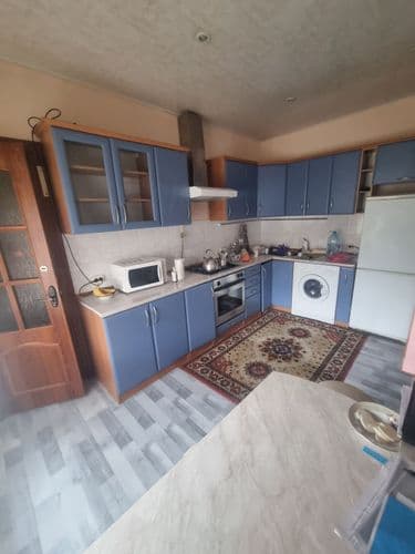 Сдам полдома близко к центру. Долгосрочно. Максимум 2 человека, без животных. Предоплата за 2 месяца, договор. Финальная уборка за ваш счет. Аренда +...