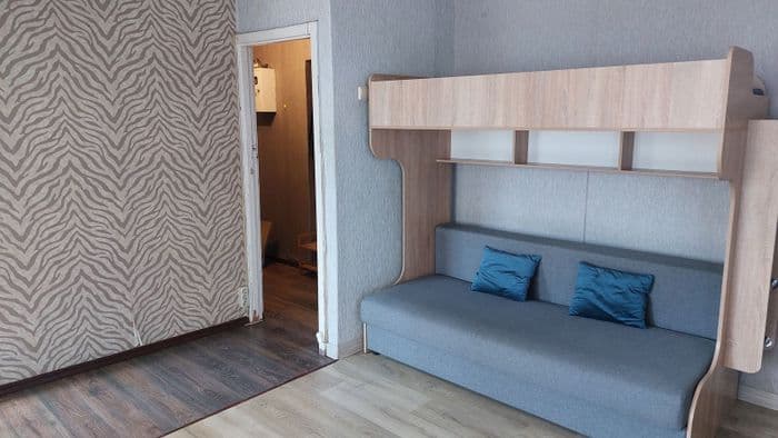 Сдаётся квартира в аренду на длительный срок. Холодильник, стиральная машина, новая кухня- никто не пользовался, есть чеки, двухэтажная кровать, по...