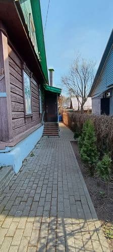 2х комнатная квартира, 2е комнаты проходные, большая кухня, санузел, горячая вода бойлер, газовый котёл, участок ровный 3 сотки, место для шашлыков и ...