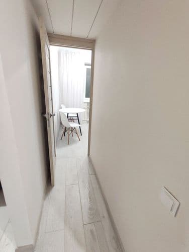 Частично новая мебель. Кондиционер, холодильник, стиральная машина, микроволновка, плита, посуда и столовые приборы, постельное белье, полотенца и т.д...