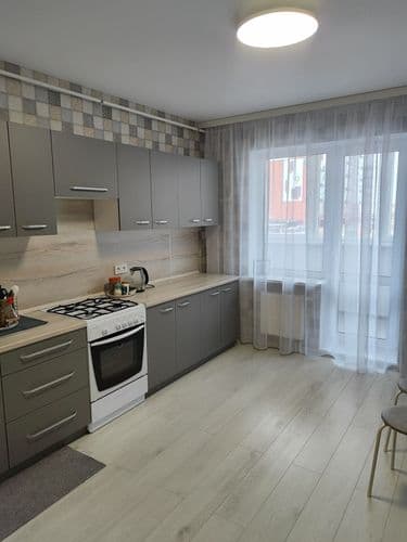 Сдается двухкомнатная квартира на длительный срок. Молодой паре без вредных привычек.