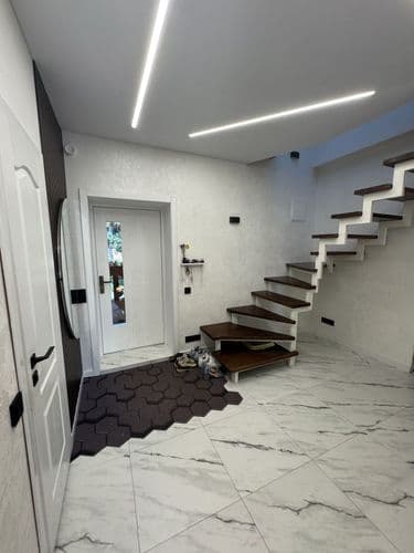 Продам пол дома в частном секторе. Отдельный вход. Свой участок, прилегающая часть земли (~ 5 соток) относится к нашему дому, здесь можно поставить за...