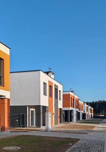 Идеальный формат для тех, кто хочет жить рядом с природой, но не отказываться от благ цивилизации. Тишина, комфорт и личное пространство для всей семь...