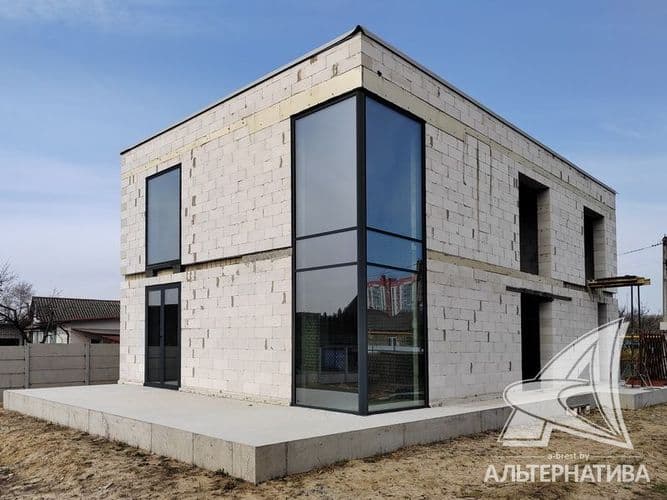 Коробка жилого дома в г.Бресте. 2025 г.п. 2 этажа. Общ.СНБ - 241,3 кв.м, общ.- 225,1 кв.м, жил.- 122,5 кв.м, кух.- 16,3 кв.м. 5 комнат. Стены: материа...