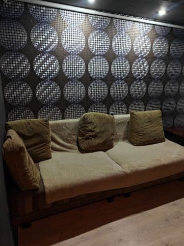 Сдам комнату в частном доме. Желательно женщине старше 25 лет. В доме имеются все удобства, тихий район, рядом два магазина. В доме проживает хозяин и...