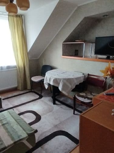 Сдается комната в коттедже студентам -заочникам ( жен), находится в Военном городке, остановка в Баргу в 5-7 минутах, техникум технологический в 10-15...