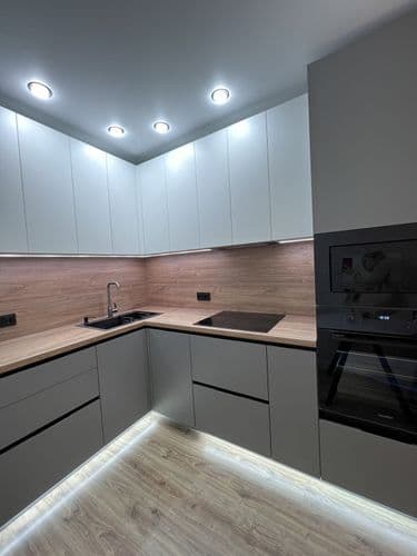 Продаётся новая евродвушка в одном из лучших районов города по адресу :ул. Медицинская ,1Д.Общая площадь: 40.8/спальня 10.7, кухня -гостиная 17.9. Кв...