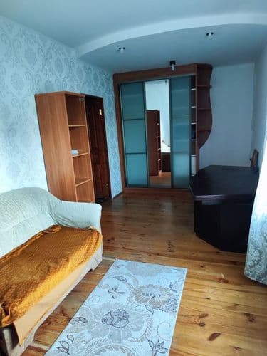 Комната в трёхкомнатной квартире без хозяев в частном секторе. Все удобства и необходимая техника: автоматическая стиральная машина, плита, микроволно...