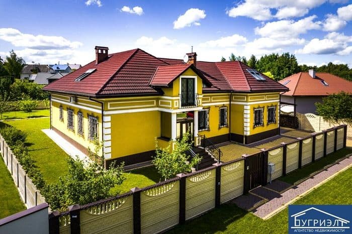 620037 Продается элитный коттедж с баней и гостевым домом в микрорайоне Барановичи города Гродно. Дом общей площадью 440 кв. м., 2013 года постройки,...