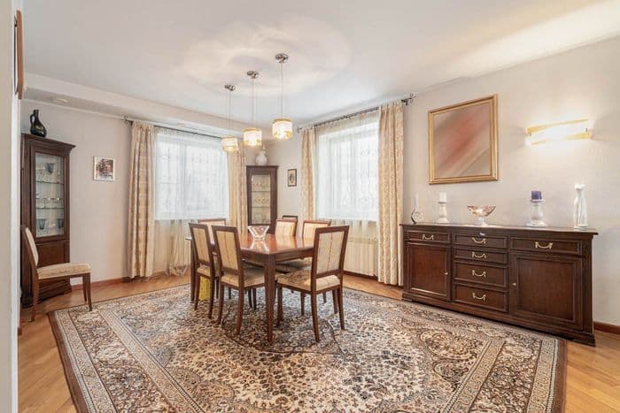 Коттедж на длительный срок Сдается уютный коттедж в шаговой доступности от автобусной станции на ул Л. Карастояновой и в 10-ти минутах езды от ТЦ "З...