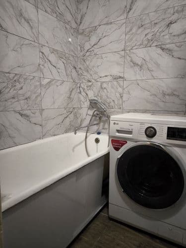 Только ДЕВУШКАМ. Комната в трёхкомнатной квартире, в остальных комнатах проживают девушки. Ответственным, не курящим, спокойным. В квартире есть все ...