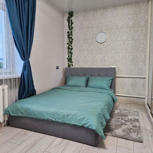 Однокомнатная квартира готова к заселению с 27.04, но посмотреть можно и раньше. Можно с животными и/или детьми. Аренда от 3-х месяцев и более. В квар...