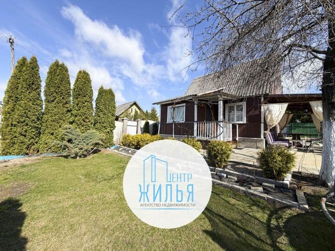 Продаётся хороший дачный домик в городе Гродно (Гродненская обл., г. Гродно, ул. Тарусичская, 58/49, СТ «Нектар»), м-н Барановичи.Участок правильной к...