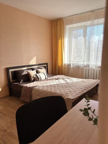 Сдам для 1-2 человек. На длительный срок или на время сессии. Подходит для студентов, командировочных и тд. Общая кухня и санузел.