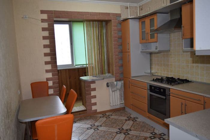 Квартира сдается с 1 Мая! Квартира в районе Ледового дворца и каскада озер. Рядом озеро, река. Хорошая транспортная развязка Развитая инфраструктура. ...