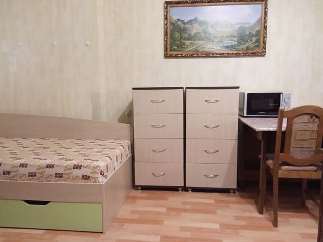 Возьму девушку в комнату на подселение к девушке на длительный срок, до 25 лет, некурящую. Комната на 2 койко-места. В этой комнате проживает девушка ...