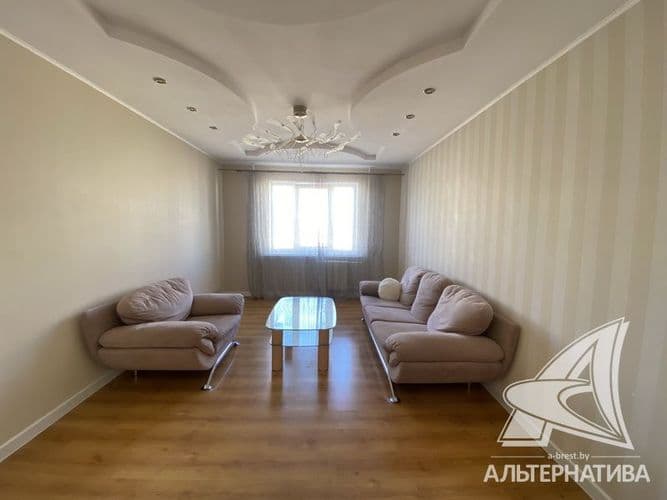 3-комнатная квартира, г. Брест, ул. Рябиновая, 2004 г.п., 6 / 10 панель, 70,4 / 66,7 / 41,4 / 9,2, санузел раздельный, две лоджии застеклены, подвал, ...