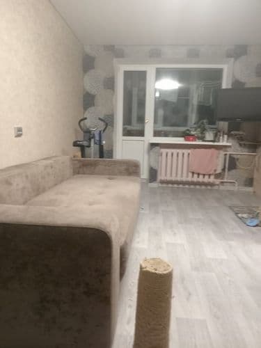 Срочно. Хорошая тёплая уютная квартира С неплохим ремонтом. Большой балкон все вопросы по тел Елена