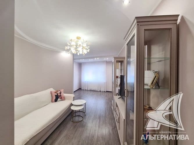 2-комнатная квартира, г. Брест, ул. Маяковского, 2007 г.п., 6 / 9 кирпич, 64,7 / 62,8 / 35,6 / 10,9, санузел раздельный, лоджия застеклена, стеклопаке...