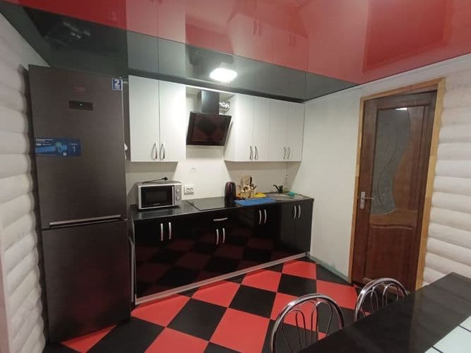 Сдаётся коттедж для строительных бригад и командировочных. Есть всё для комфортного проживания, постельное бельё, посуда, холодильники , СВЧ , 4 кухни...