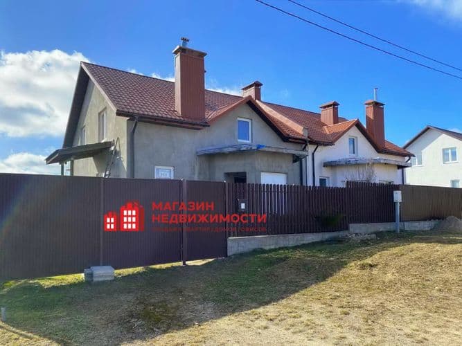 Дом расположен на земельном участке на праве ПНВ, площадью 5 соток. Участок огорожен. Есть хозблок, детская горка, яблони, груша, три черешни, малина,...