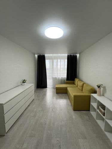 Сдается изолированная светлая комната в 4-х комнатной квартире. Только для порядочной девушки. На время сессии. Без животных. Без вредных привычек! Пр...