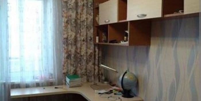 Сдается комната в квартире на длительный период с 1 мая, для порядочной девушки, комната закрывается на ключ, есть мебель. В хорошем районе, рядом бас...