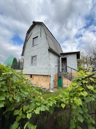 Предлагаем купить садовый домик с земельным участком площадью 0,0841 га в СТ «Южное-1» в г. Бресте. Земля и дом в частной собственности. Дом блочный, ...